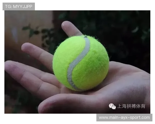 正拍强力重击，球拍竟然被震弯？揭秘网球高手的技巧与误区